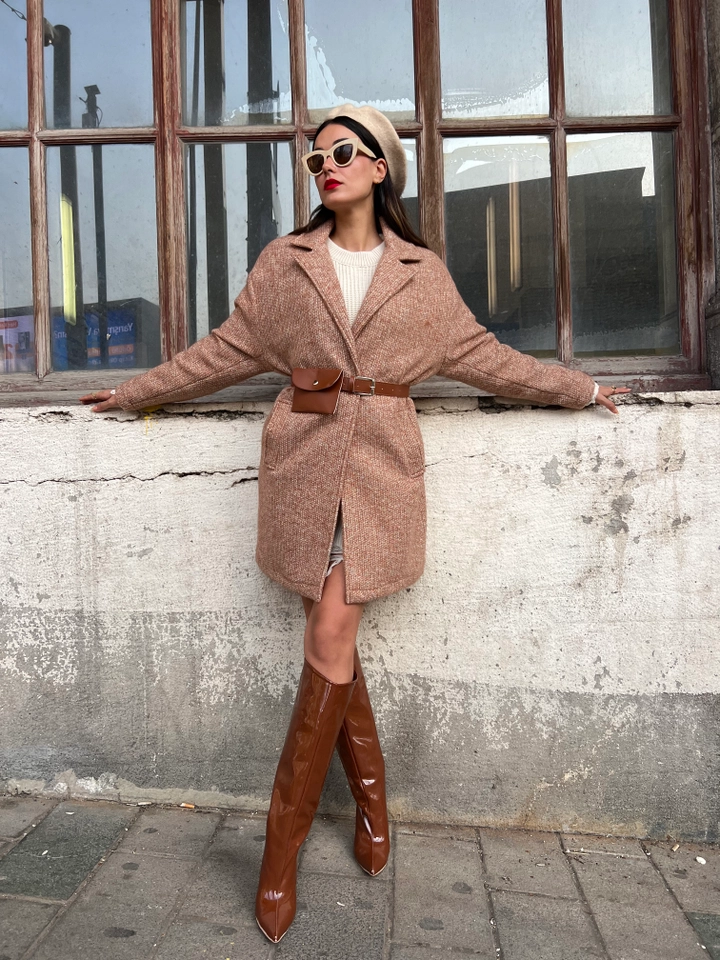 A wholesale clothing model wears fan10215-brown-belt-detailed-lined-coat, Turkish wholesale Coat of First Angels