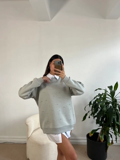 A wholesale clothing model wears fan10219-gray-stone-embroidered-oversize-sweatshirt, Turkish wholesale Sweatshirt of First Angels