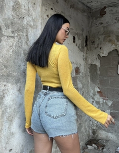 A wholesale clothing model wears fan10225-yellow-crew-neck-basic-long-sleeve-slimfit-glitter-bady, Turkish wholesale Blouse of First Angels