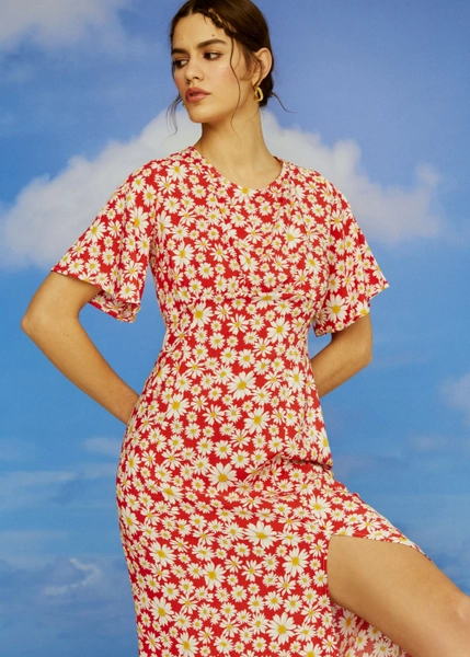 A model wears 9946 - Daisy Patterned Mid Dress - Red, wholesale Dress of Fk.Pynappel to display at Lonca