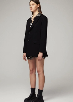 Una modella di abbigliamento all'ingrosso indossa 9977 - Oversize Blazer Jacket - Black, vendita all'ingrosso turca di Giacca di Fk.Pynappel