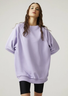 Модел на дрехи на едро носи 9996 - Long Sweatshirt - Lilac, турски едро Суитчър на Fk.Pynappel