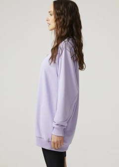 Una modelo de ropa al por mayor lleva 9996 - Long Sweatshirt - Lilac, Sudadera turco al por mayor de Fk.Pynappel