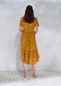 Hurtowa modelka nosi 10102 - Viscose Flower Pattern Dress - Yellow, turecka hurtownia Sukienka firmy Fk.Pynappel