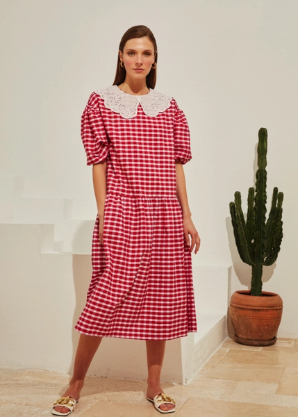 A model wears 10160 - Plaid High Neck Dress - Red, wholesale Dress of Fk.Pynappel to display at Lonca