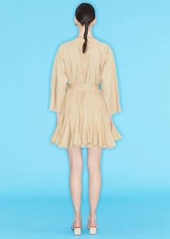 Een kledingmodel uit de groothandel draagt 10182 - Dress With Skirt Godet - Beige, Turkse groothandel Jurk van Fk.Pynappel