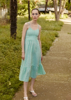 Bir model, Fk.Pynappel toptan giyim markasının 12955 - Double Strap Plaid Dress - Mint Green toptan Elbise ürününü sergiliyor.