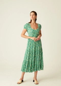 Ein Bekleidungsmodell aus dem Großhandel trägt 15632 - Flower Pattern Dress - Green, türkischer Großhandel Kleid von Fk.Pynappel