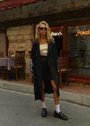 A model wears 28430 - Belted Trenchcoat - Black, wholesale undefined of Fk.Pynappel to display at Lonca