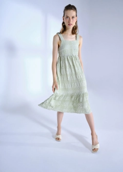 Модел на дрехи на едро носи 28443 - Strapless Gofre Midi Length Dress - Almond Green, турски едро рокля на Fk.Pynappel