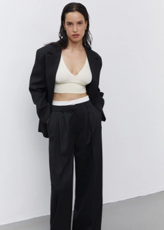 Ένα μοντέλο χονδρικής πώλησης ρούχων φοράει 21551 - Oversize Blazer Jacket - Black, τούρκικο Μπουφάν χονδρικής πώλησης από Fk.Pynappel
