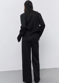 Una modella di abbigliamento all'ingrosso indossa 21551 - Oversize Blazer Jacket - Black, vendita all'ingrosso turca di Giacca di Fk.Pynappel