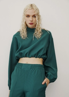 Una modella di abbigliamento all'ingrosso indossa 31760 - Tracksuit - Emerald, vendita all'ingrosso turca di Tuta di Fk.Pynappel