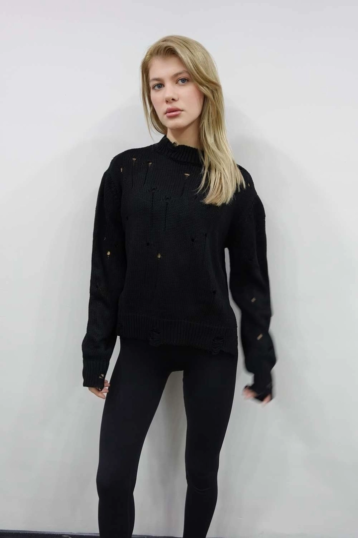 A wholesale clothing model wears flw10051-torn-detail-knitwear-black, Turkish wholesale Sweater of Flow