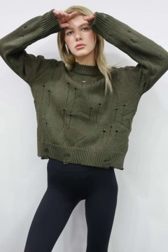 A wholesale clothing model wears flw10052-ripped-detail-knitwear-green, Turkish wholesale Sweater of Flow