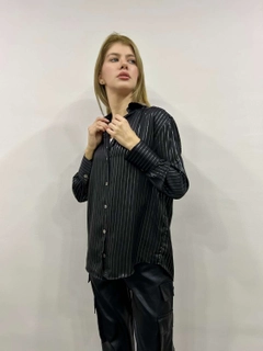 A wholesale clothing model wears flw10060-satin-shirt-black, Turkish wholesale Shirt of Flow