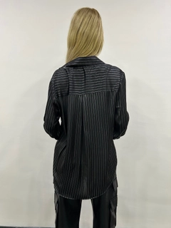 A wholesale clothing model wears flw10060-satin-shirt-black, Turkish wholesale Shirt of Flow