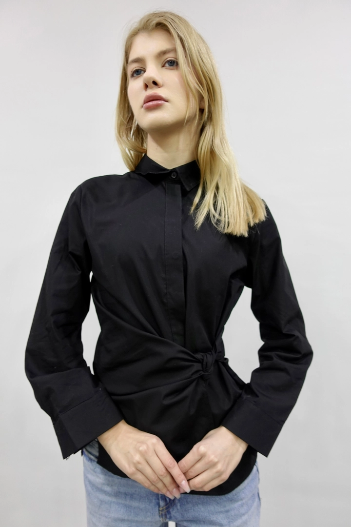 A wholesale clothing model wears flw10085-shirt-black, Turkish wholesale Shirt of Flow