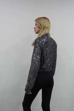 A wholesale clothing model wears flw10086-silver-sequin-jacket, Turkish wholesale Jacket of Flow