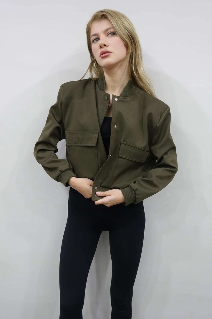 A wholesale clothing model wears flw10082-padded-bomber-jacket-khaki, Turkish wholesale Jacket of Flow