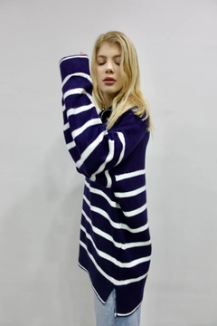 A wholesale clothing model wears flw10100-striped-zippered-sweater-navy-blue, Turkish wholesale Sweater of Flow