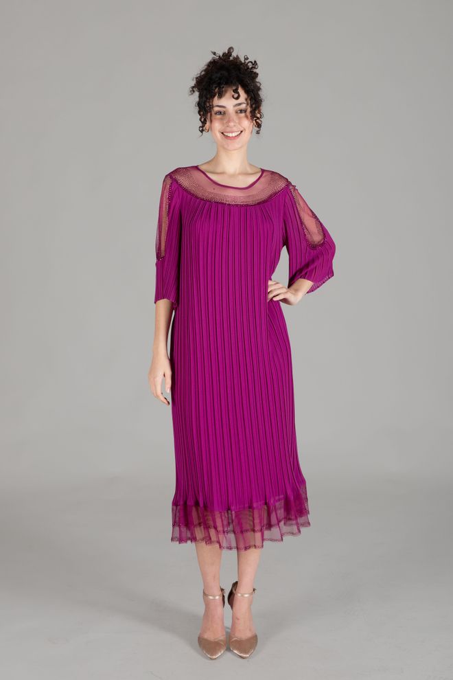 GUMANIZE Steinplissiertes Kleid Mit Ovalem Kragen Großhandelskleidung Elegant