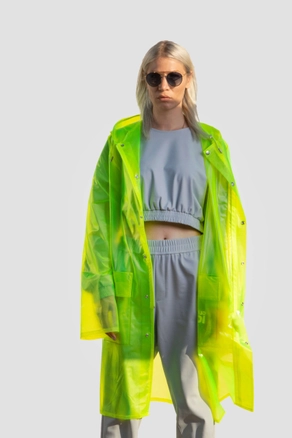 A model wears 20096 - Transparent Raincoat - Greenlove, wholesale Raincoat of Glowigo to display at Lonca