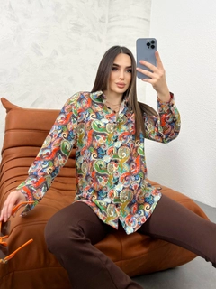 A wholesale clothing model wears grf10215-shawl-pattern-oversize-women's-shirt, Turkish wholesale Shirt of Gravel Fashion