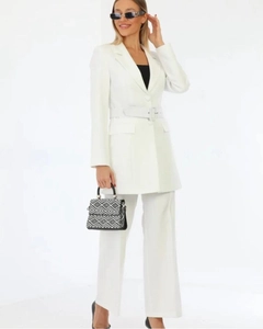 Ένα μοντέλο χονδρικής πώλησης ρούχων φοράει GRF10060 - Suit Dress - Oversize, τούρκικο Ταγέρ χονδρικής πώλησης από Gravel Fashion