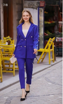 Ein Bekleidungsmodell aus dem Großhandel trägt GRF10084 - Chanel Suit Dress, türkischer Großhandel Anzug von Gravel Fashion