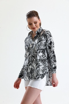 A wholesale clothing model wears GRF10089 - Shirt - Oversize Leaf Patterned, Turkish wholesale Shirt of Gravel Fashion