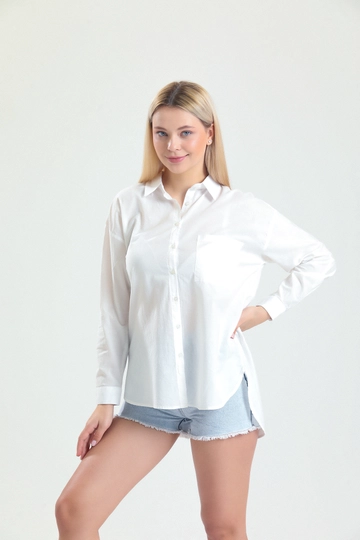 A wholesale clothing model wears  Shirt - Plain Oversize White
, Turkish wholesale Shirt of Gravel Fashion