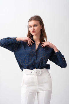 Hurtowa modelka nosi GRF10023 - Shirt - Satin, turecka hurtownia Koszula firmy Gravel Fashion