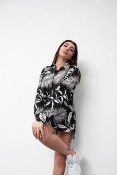 Ένα μοντέλο χονδρικής πώλησης ρούχων φοράει GRF10030 - Shirt - Tunic Patterned, τούρκικο Πουκάμισο χονδρικής πώλησης από Gravel Fashion