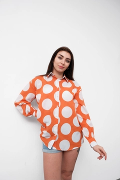 Ένα μοντέλο χονδρικής πώλησης ρούχων φοράει GRF10035 - Shirt - Linen Spotted, τούρκικο Πουκάμισο χονδρικής πώλησης από Gravel Fashion