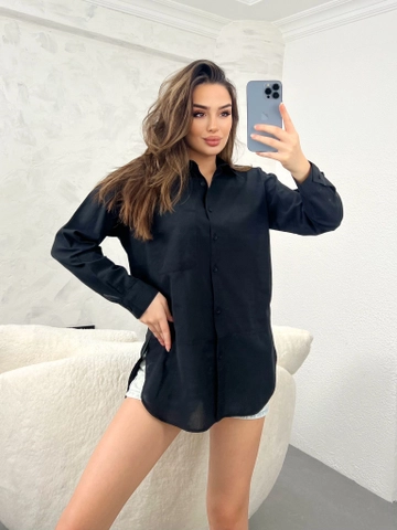 A wholesale clothing model wears  Cotton Oversize Shirt With Yoke Pocket On The Front And Back
, Turkish wholesale Shirt of Gravel Fashion