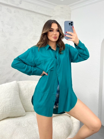 A wholesale clothing model wears  Cotton Oversize Shirt With Yoke Pocket On The Front And Back
, Turkish wholesale Shirt of Gravel Fashion