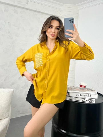 Een kledingmodel uit de groothandel draagt  Kanten dameszak met print
, Turkse groothandel Shirt van Gravel Fashion
