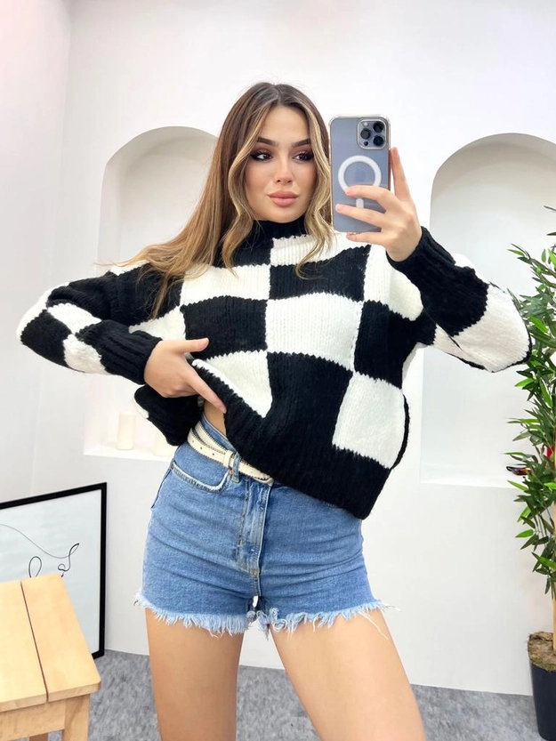 A model wears 28104 - Sweater - Black, wholesale Sweater of Helios to display at Lonca