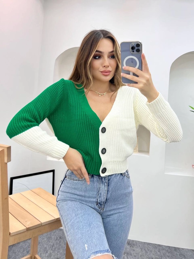 A model wears 35861 - Cardigan - Green, wholesale Cardigan of Helios to display at Lonca