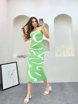 A model wears HEL10049 - Slit Detail Knitwear Dress, wholesale undefined of Helios to display at Lonca