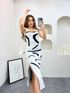 Ein Bekleidungsmodell aus dem Großhandel trägt HEL10052 - Slit Detail Knitwear Dress, türkischer Großhandel Kleid von Helios