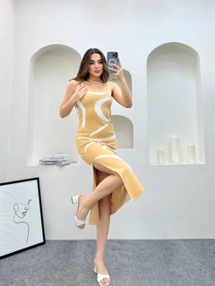 Ein Bekleidungsmodell aus dem Großhandel trägt HEL10053 - Slit Detail Knitwear Dress, türkischer Großhandel Kleid von Helios