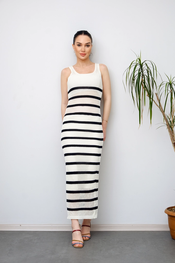 Een kledingmodel uit de groothandel draagt HEL10074 - Lined Knitwear Dress, Turkse groothandel Jurk van Helios