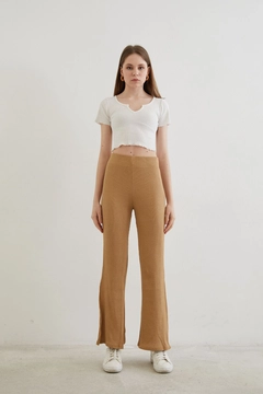 A wholesale clothing model wears HAV10155 - Camisole Slit Pants - Beige, Turkish wholesale Pants of Helin Avşar