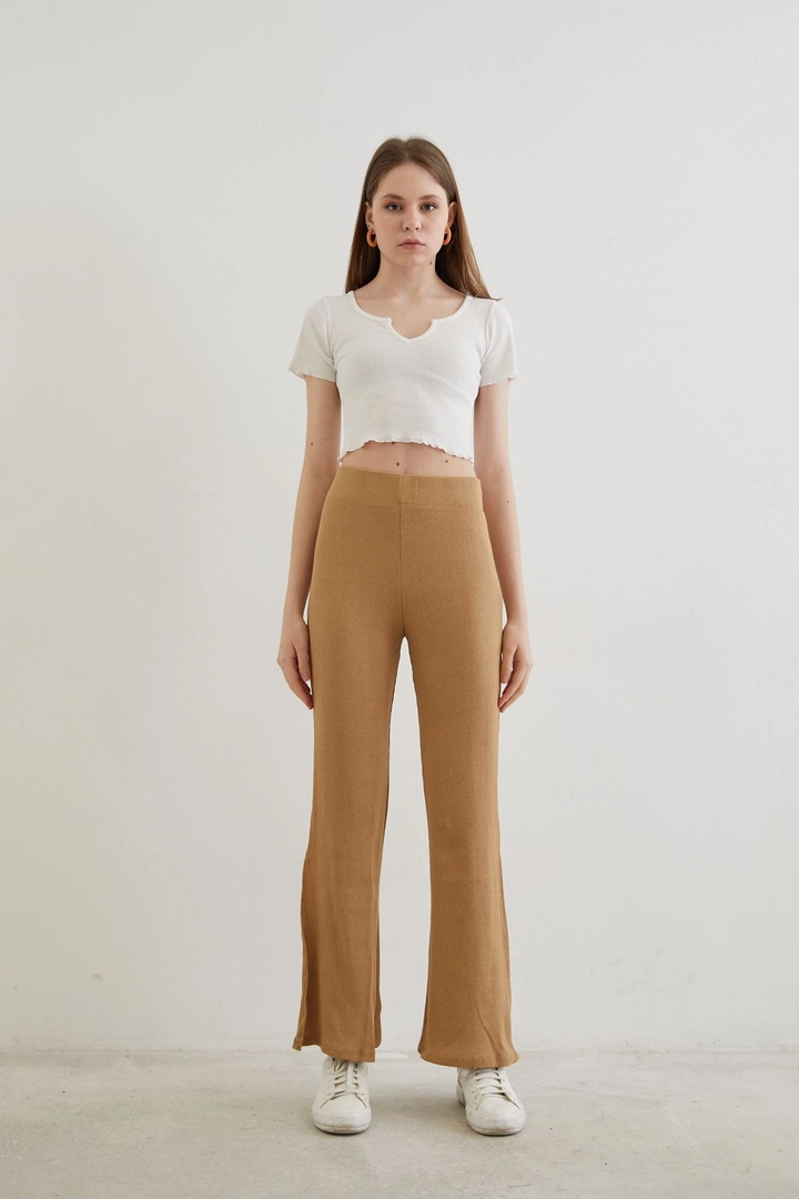 Un mannequin de vêtements en gros porte HAV10155 - Camisole Slit Pants - Beige, Pantalon en gros de Helin Avşar en provenance de Turquie