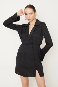 Bir model, Helin Avşar toptan giyim markasının 38984 - Dress - Black toptan Elbise ürününü sergiliyor.