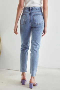 A wholesale clothing model wears 39079 - Jeans - Blue, Turkish wholesale Jeans of Helin Avşar
