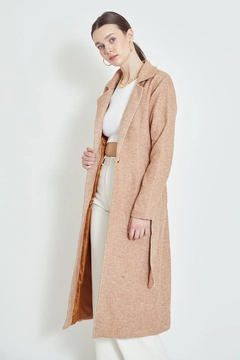 Hurtowa modelka nosi 39090 - Overcoat - Beige, turecka hurtownia Płaszcz firmy Helin Avşar