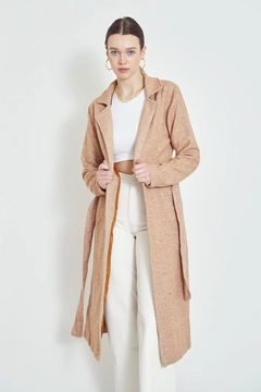 A wholesale clothing model wears 39090 - Overcoat - Beige, Turkish wholesale Coat of Helin Avşar